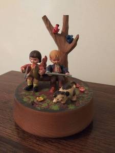 lot 8330 image: Hand Crafted Spinning Music Box