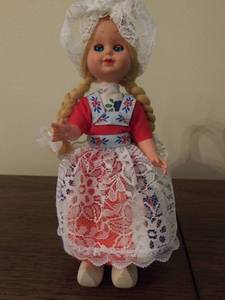 lot 8332 image: Dutch Girl Doll