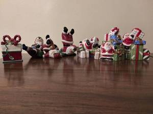 lot 8336 image: FITZ & FLOYD Christmas Figurines