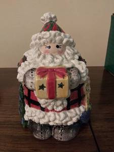 lot 8337 image: FITZ and FLOYD Hidden Candy Dish Santa Figurine