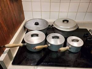 lot 8343 image: 5 Piece Wear Ever Aluminum Pots