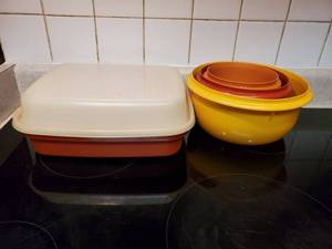 lot 8364 image: Lot of 4 Tupperware
