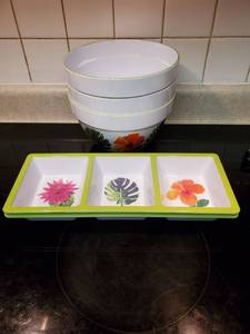 lot 8365 image: Lot of 2 Dipping Serving Hard Plastic Trays and 3 Salad Mixing Bowls