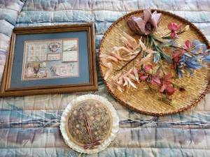 lot 9000 image: Lot of 3 Wall Decor Pieces.