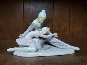 lot 9007 image: Meico Porcelain Ballerinas
