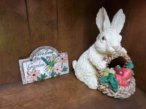 lot 9010 image: Lot of 2 Garden Decor. Molding of Rabbit with Basket and Wlcome to My Garden SIGN