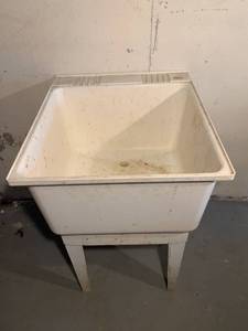 lot 9229 image: Plastic Wash Sink Location Basement