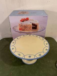 lot 9234 image: Hand Painted Ceramic Cake Stand With Server Location Basement