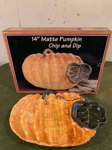 lot 9235 image: 14 Inch Matte Pumpkin Chip and Dip Trat Location Basement