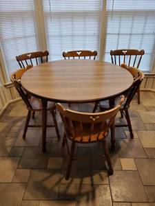 lot 3919 image: Vinyl Top Dinning Room Table w 6 Tell City Hard Rock Maple Colonial Style Andover Fins Chairs and Leaf&nbsp