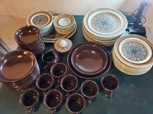 lot 3943 image: 61 Piece Beautiful Franciscan Earthenware Dishes