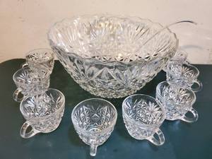 lot 3945 image: Glass Punch Bowl with 8 Glasses and Plastic Ladle