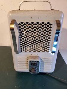 lot 3951 image: Titan 1300 and 1500 Watt Heater with Built in Fan. Tested and Working