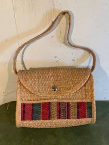 lot 3961 image: Vintage Wicker Purse Location Basement