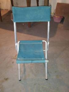 lot 3966 image: Green Fold Up Chair