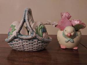 lot 8446 image: Ceramic Easter Decor