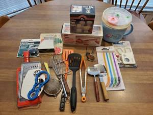 lot 8452 image: Lot of Kitchen Essentials