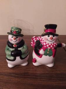 lot 8458 image: Jolly SnowMan Shakers