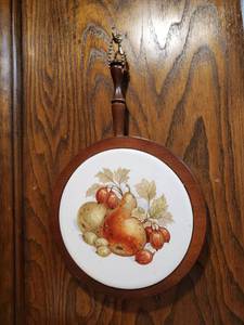 lot 8468 image: Wooden Fruit Trivit