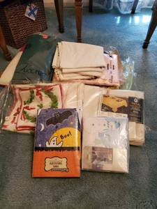 lot 8470 image: Themed and Vintage Table Cloths Lot