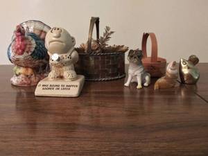 lot 8471 image: Assorted Lot of Home Decor
