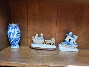 lot 8476 image: Lot of Vintage Children Sledding and Blue & White Oriental Vase