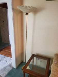 lot 8482 image: Metal Floor Lamp