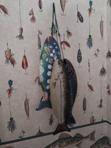 lot 8496 image: Fish on a Line Hanging Wall Decor