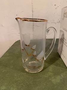 lot 9258 image: Crystal Clear Studios 48 Ounce Glass Pitcher