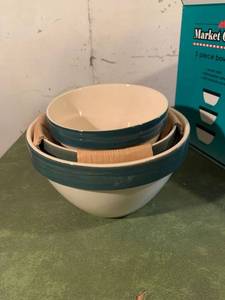 lot 9259 image: Market Center 3 Piece Bowl Set Location Basement