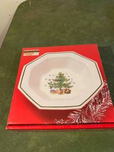 lot 9272 image: Nikko Christmastime 9 Inch Vegetable Bowl Location Basement Counter