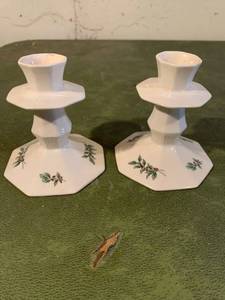 lot 9280 image: Nikko Christmastime Pair of Candle Holders Location Basement Counter