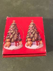 lot 9281 image: Set of 2 Nikko Christmastime Location Basement Counter
