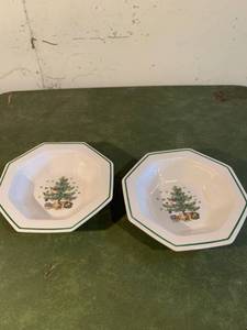 lot 9283 image: Pair of Nikko Christmastime 9 Inch Bowls Location Basement Counter