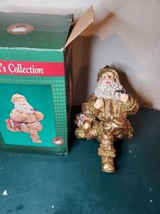 lot 9306 image: SANTA COLLECTION. Santa with Pipe