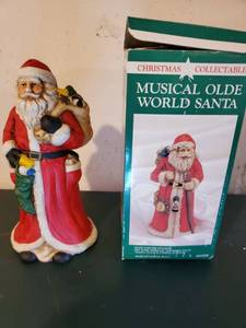 lot 9309 image: CHRISTMAS COLLECTABLES. Music Olde World Santa