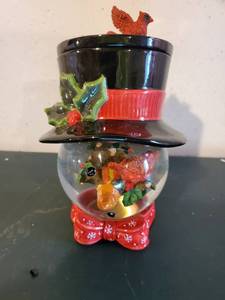lot 9311 image: Frosty the Snowman. Red Bird Musical Water Globe. Tested and Working