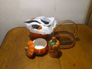 lot 9321 image: Lot Of Miscellaneous Halloween Decorations