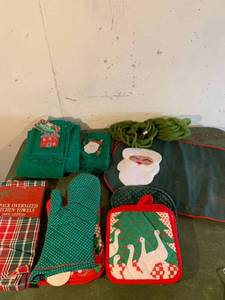 lot 9338 image: Lot of Christmas TowelsOven Mits Location Basement