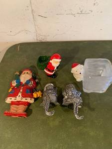 lot 9339 image: Small Christmas Lot Location Basement
