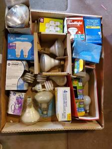lot 12006 image: Lot of Light Bulbs