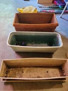 lot 12009 image: Lot of Planters