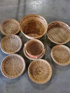 lot 12011 image: Lot of Picnic Wicker Plates
