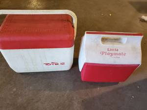 lot 10020 image: Lot of 2 Coolers. 1 Vintage Gott 12 Personal Cooler with Inside Freezer Pack. and 1 Playmate