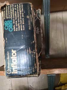 lot 11010 image: Black & Decker Inflator