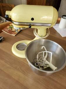 lot 10003 image: Kitchen Aid Blender. with Stainless Mixing Bowl. and Attachments 14 x 9 x 15 Inches.Tested and Working