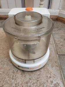 lot 10004 image: Handy Chopper. Mini Blender 4 x 6 x 4 Inches.Tested and Working
