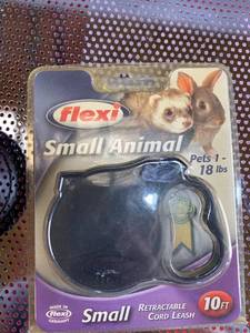 lot 1008 image: DogCat Leash and Bowl