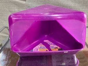 lot 1012 image: Enclosed Critter Litter Box