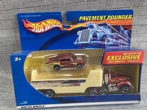 lot 1055 image: Hot Wheels Pavement Pounder
